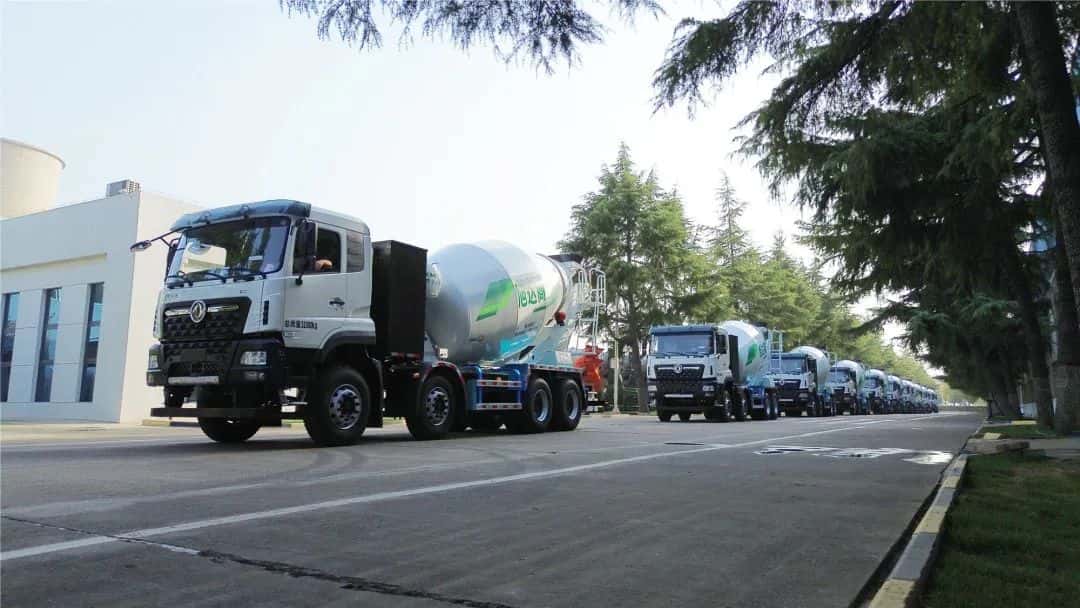 馭風(fēng)而行，中集車(chē)輛15臺(tái)新能源攪拌車(chē)駛?cè)牒保L就荊楚生態(tài)長(zhǎng)卷